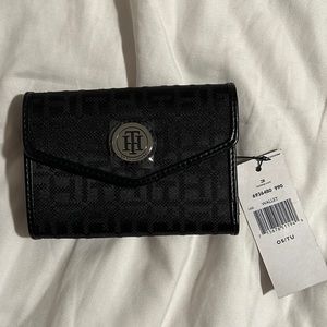 ✨SOLD✨ Authentic Tommy Hilfiger Wallet